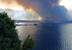 آتش سوزی گسترده در ۷ استان ترکیه/ تخلیه ۹ منطقه مسکونی/ تنگه داردانل بسته شد