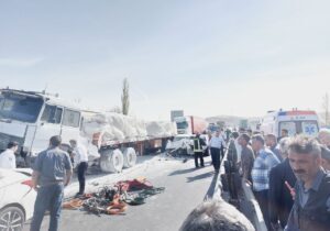 سخنگوی اورژانس آذربایجان شرقی اعلام کرد تصادف زنجیره‌ای در آزاد راه پیامبر اعظم(ص)
